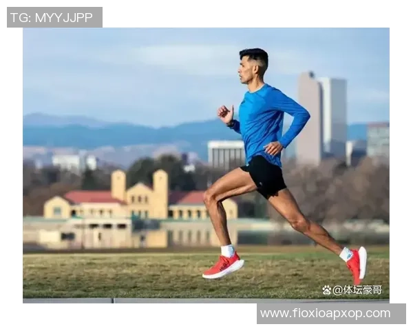 退役足球明星在晨曦中跑步的动人瞬间展现运动魅力与坚持精神